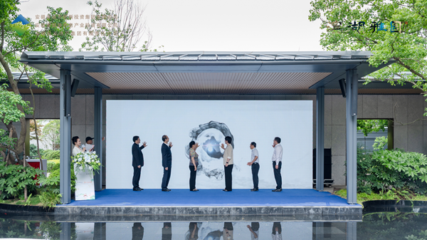 1747393123098 人物合照改