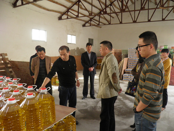 省國資委第二監(jiān)事會辦事處王正發(fā)一行到固鎮(zhèn)縣公司調研指導工作