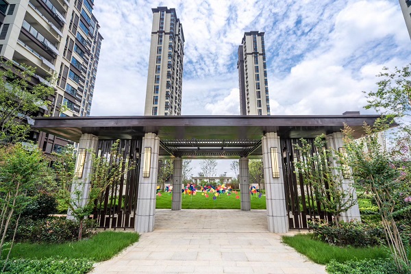 黨員先鋒隊(duì)助力徽鹽·龍湖灣二期提前交付