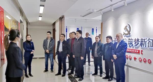 羅太忠一行到徽鹽地產(chǎn)集團調(diào)研指導(dǎo)工作